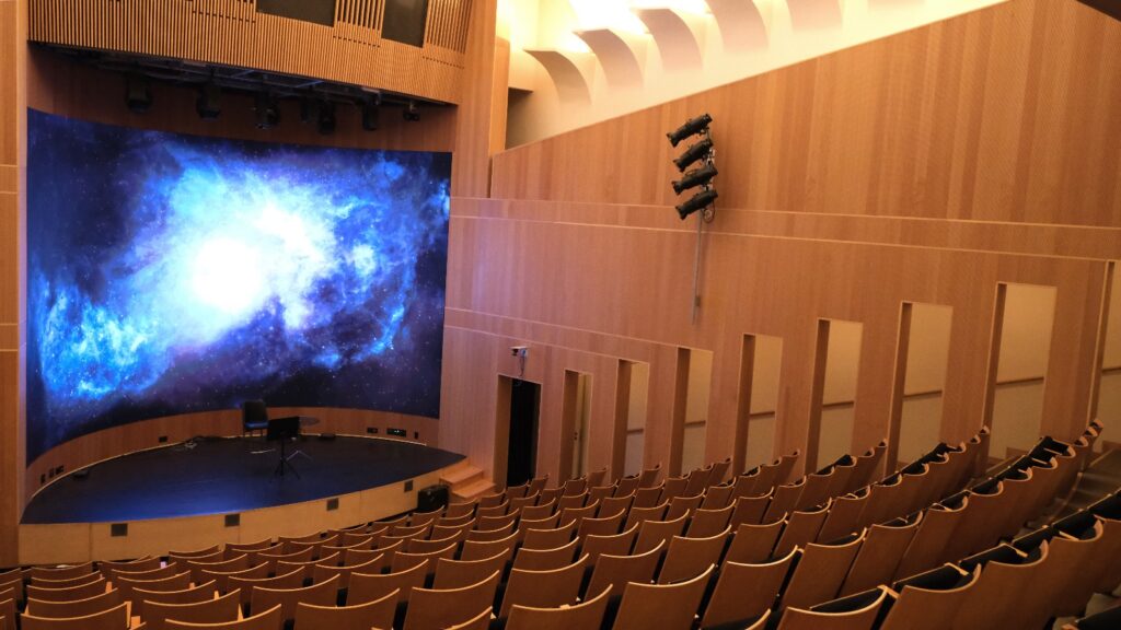 בית אבי חי מסכי לד